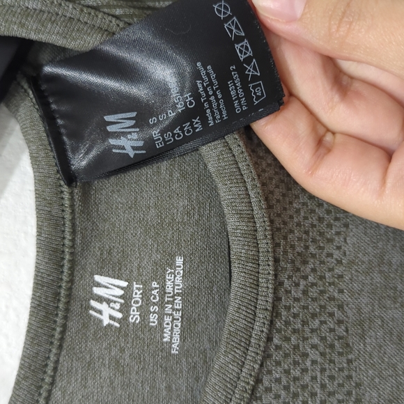 H&M workout top - Picture 2 of 8